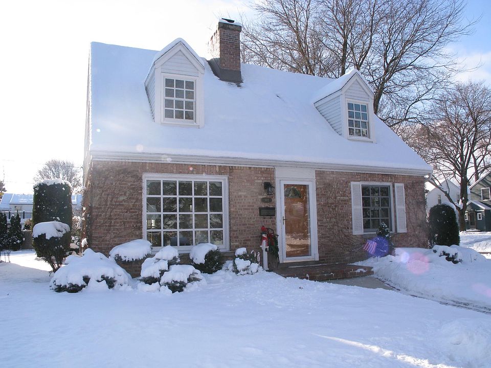 1st image of 901 E Lancaster Ave