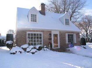901 E Lancaster Ave, Whitefish Bay, WI 53217