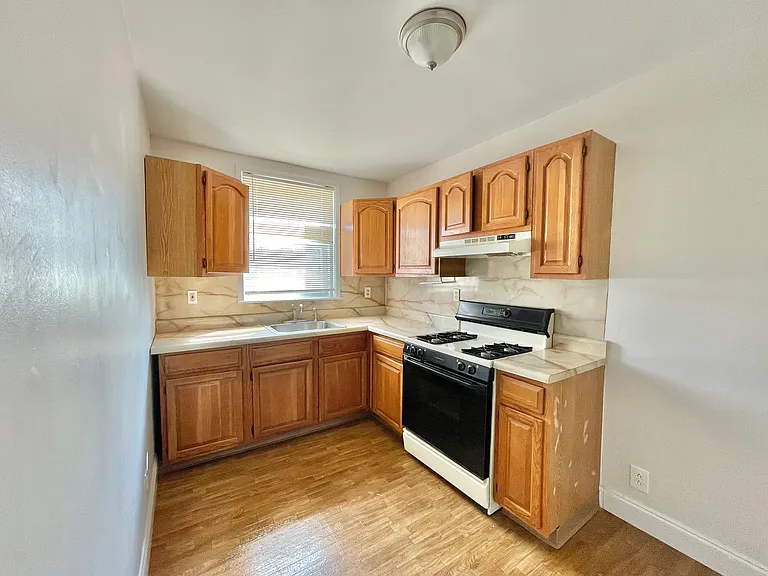 4241 Aldine St #2 — Photo 2