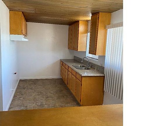 4th image of 11421 S Normandie Ave #7