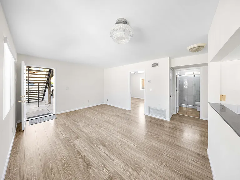 10225 Fernglen Ave #1/2 — Photo 2