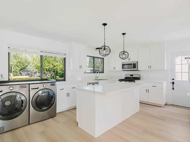 8400 Chimineas Ave — Photo 11