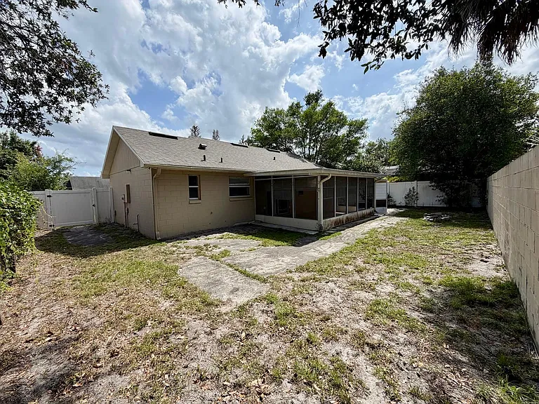 118 N Aberdeen Cir — Photo 12