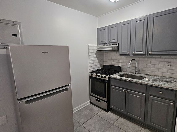 2nd image of 76 N Walnut St #5C
