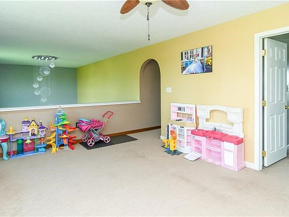 Children's playroom which is the loft. This could be an office.