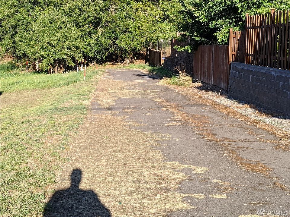 2nd image of 2123 5th St SW