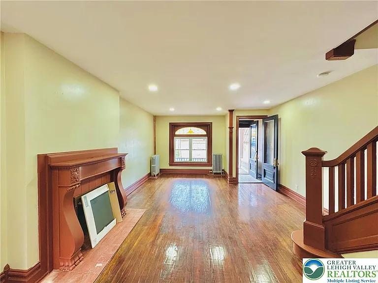 36 S Jefferson St — Photo 4
