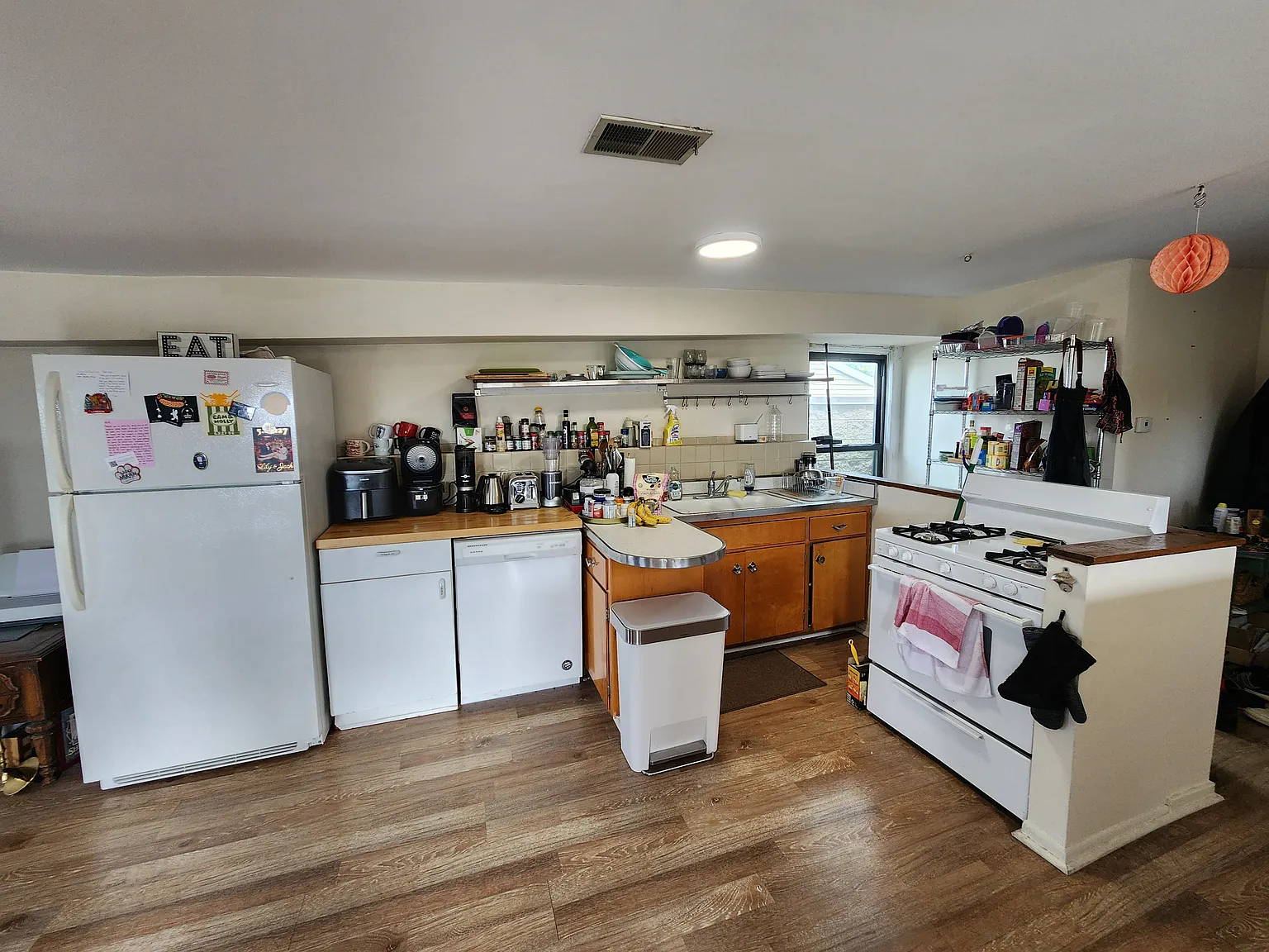 Studio, 700 sqft, $1,700 — Photo 2