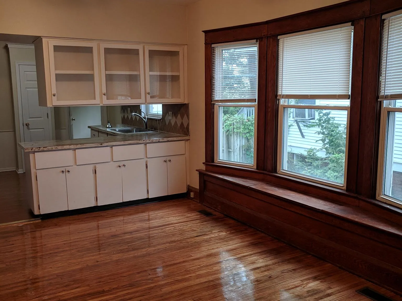 3 bed, 1200 sqft, $850 — Photo 4