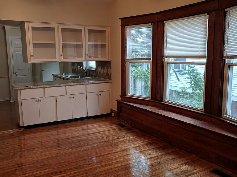 4112 Burnham Ave #LOWER — Photo 4