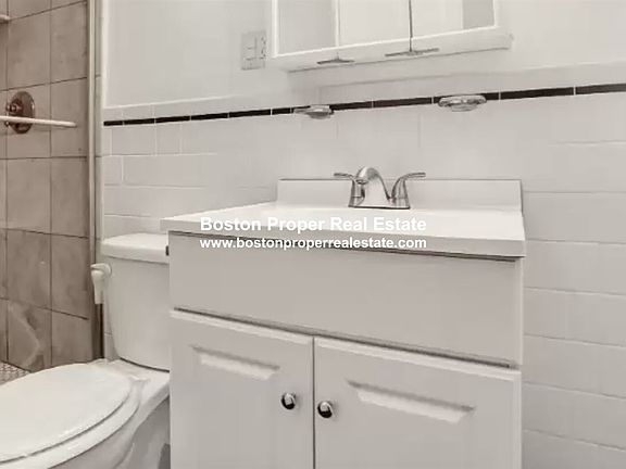 379 Commonwealth Ave. #2 Boston - Kenmore Unit Photo 3