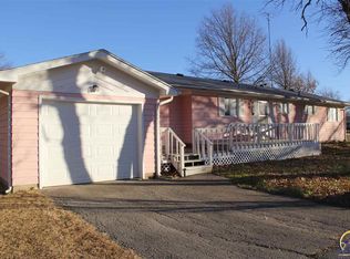 728 NE 43rd St, Topeka, KS 66617