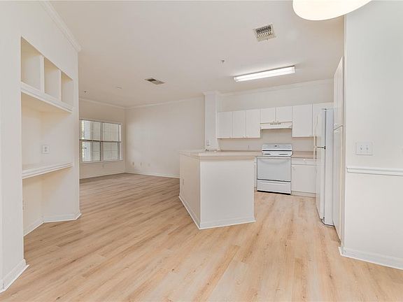 2nd image of 3593 Conroy Rd APT 424