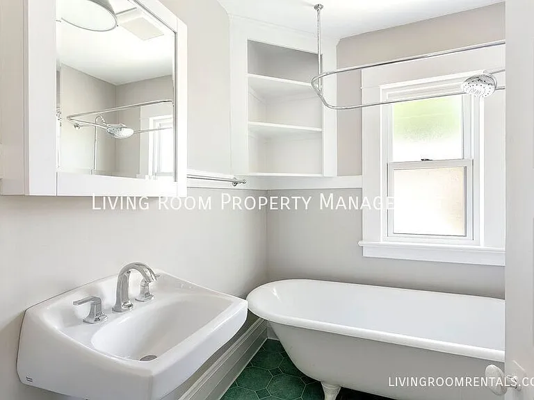 4137 NE 8th Ave — Photo 12