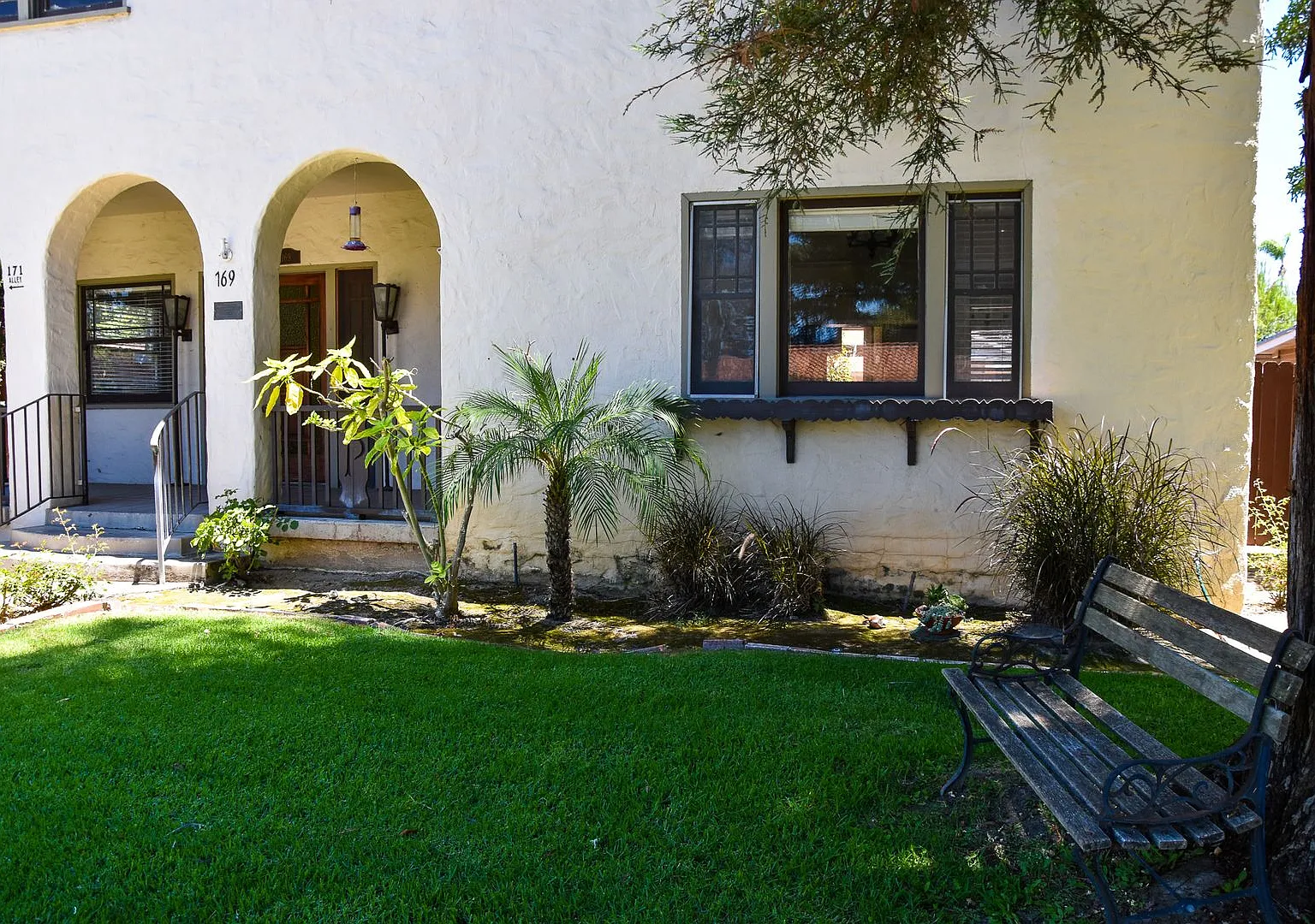 ~ Old Towne Orange Living 2 Story 5 Bedrooms 2 Bath — Photo 2