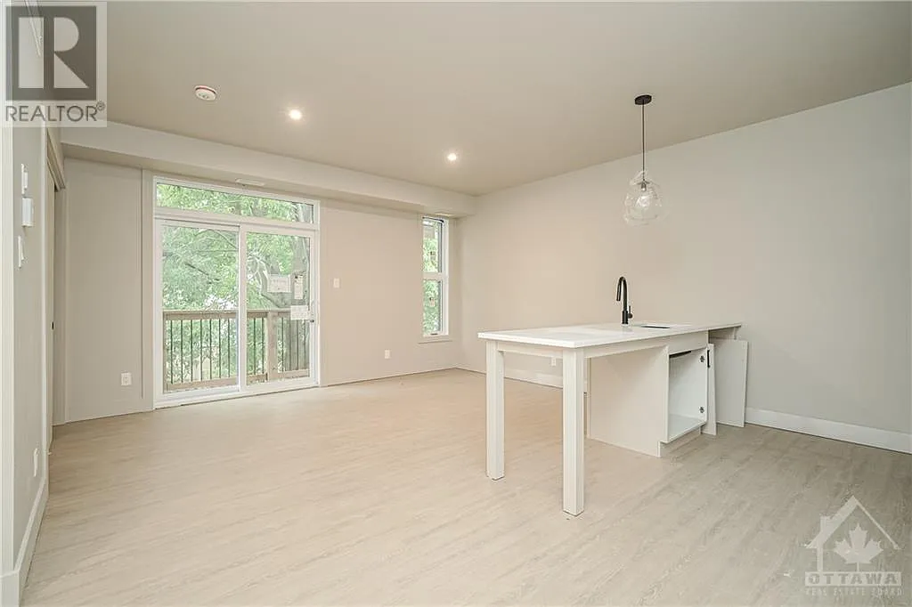 2 bed, 795 sqft, $2,600 — Photo 3