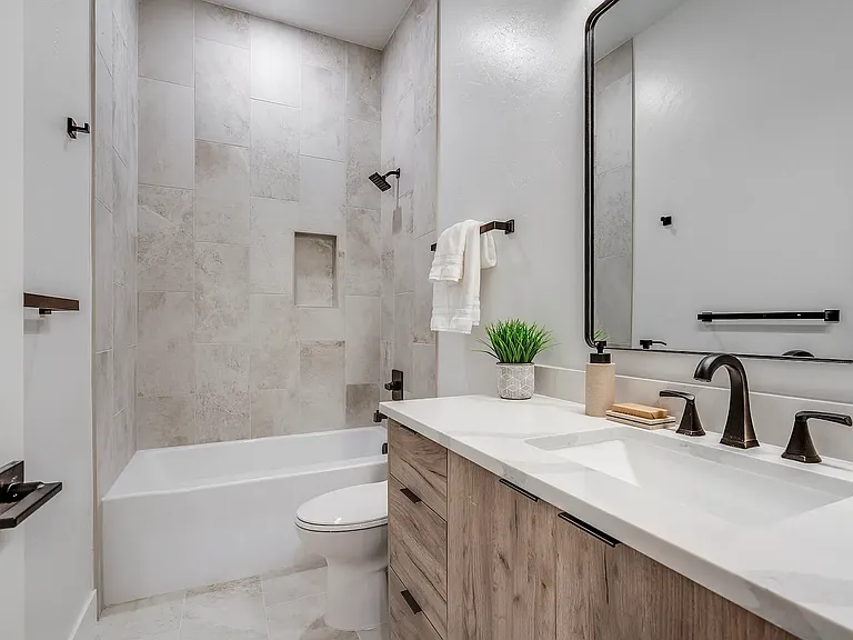 3244 N Franklin St — Photo 12