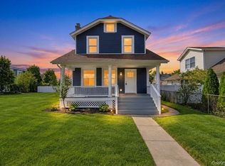 8 Burchell Blvd, Bay Shore, NY 11706