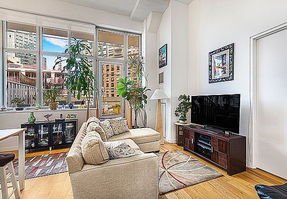 4th image of 2728 Thomson Ave Unit 621