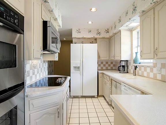 4th image of 7155 Blairview Dr
