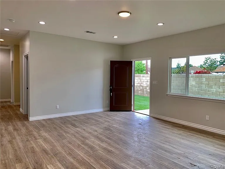 2411 1/2 S Primrose Ave — Photo 6