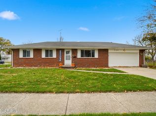 326 Pepperton Dr, Oregon, OH