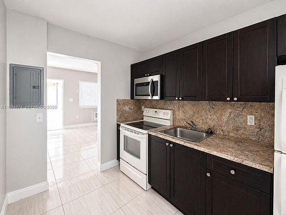 5th image of 1920 Washington Ave APT 3