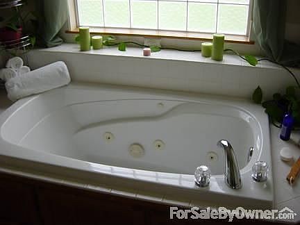 Masterbath Jetted Tub