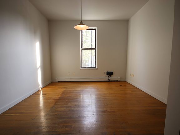 3rd image of 47-45 Vernon Blvd #2B