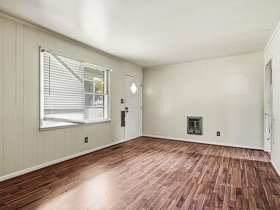 4th image of 335 Gay Rd
