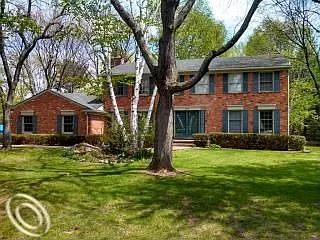 5055 Glenway Dr photo 1