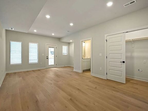 4th image of 252 Persimmon Rd