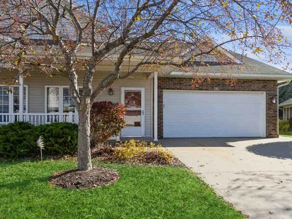 52 Notting Hill Ln, Iowa City, IA 52245