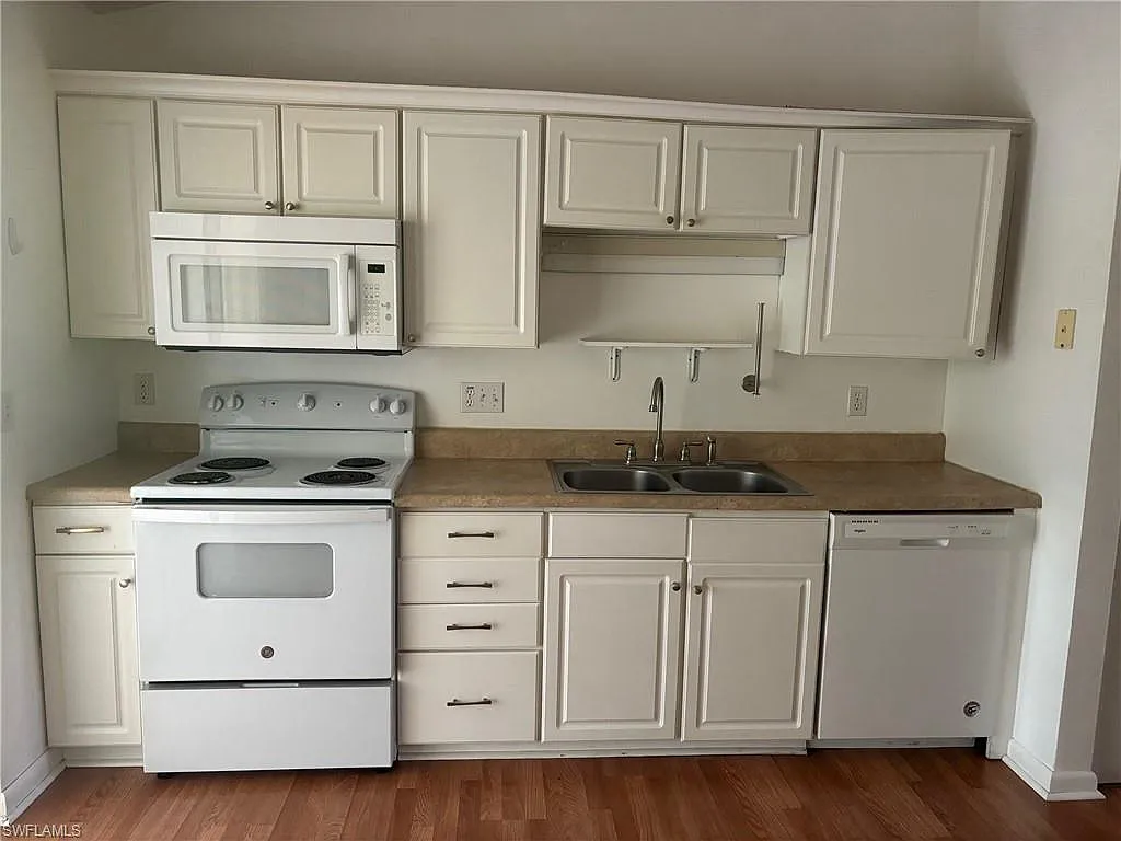 2 bed, 2.0 bath, 970 sqft, $1,600 — Photo 2