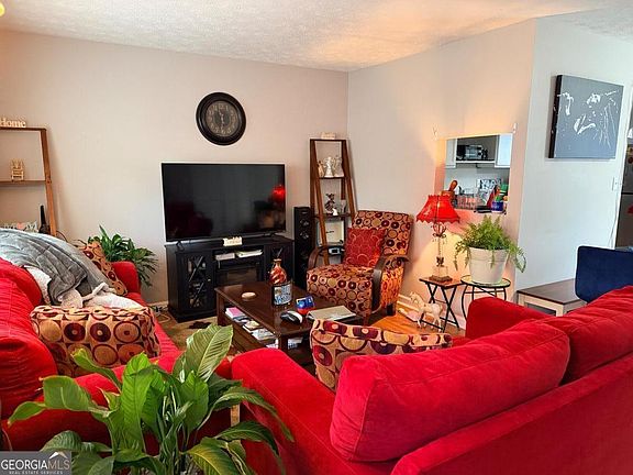 2nd image of 2057 Lenoa Ln