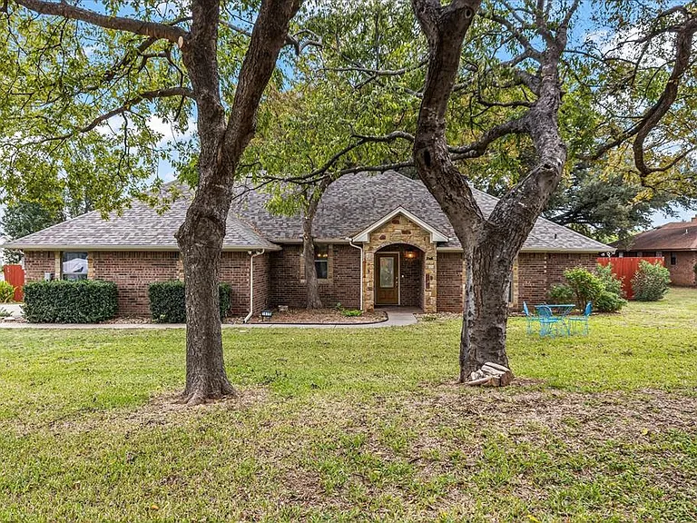 1609 Cheyenne Trl — Photo 1