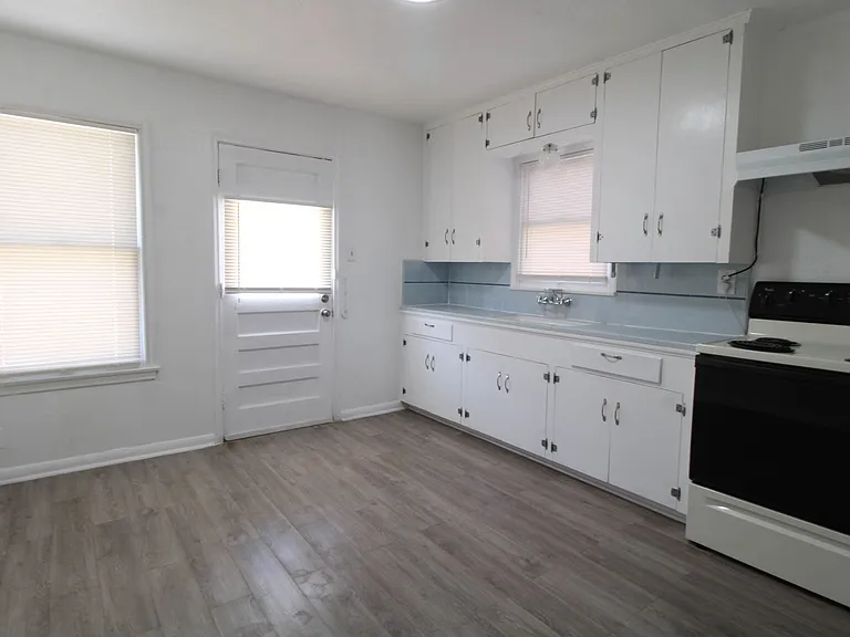 306 Overhill Dr — Photo 6