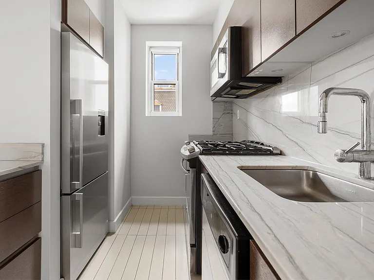 364 W 18th St #4N — Photo 7