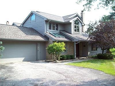 1st image of 8 Deerfield Ln