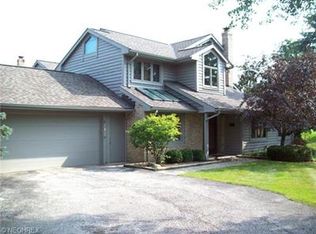 8 Deerfield Ln, Beachwood, OH 44122