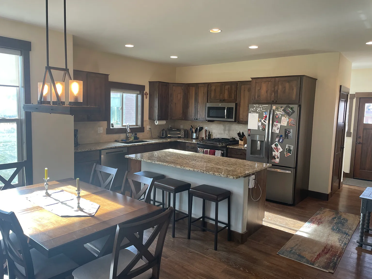 3 bed, 2.5 bath, 1831 sqft, $4,500 — Photo 3