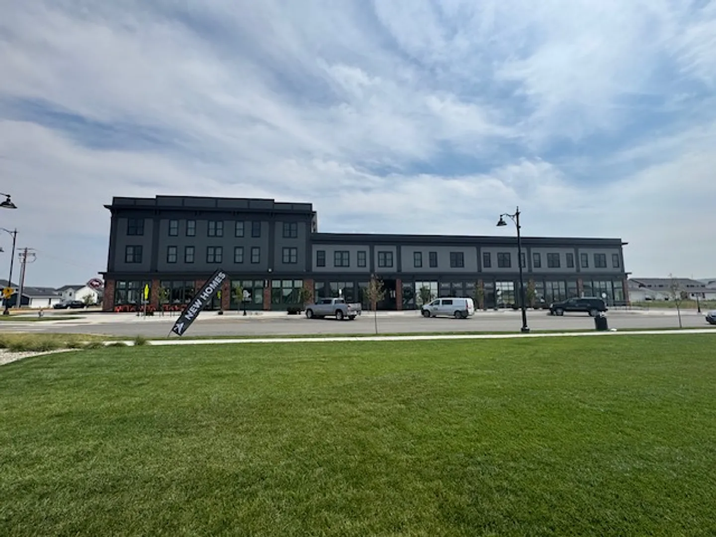 RH212 - 1625 Annafeld Pkwy E — Photo 1