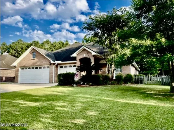 1709 Fairway Dr, Gautier, MS 39553
