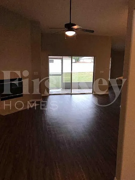 3 bed, 2.0 bath, 1864 sqft, $2,075 — Photo 3