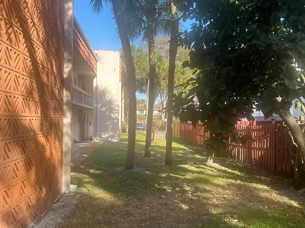 7610 Stirling Road #202 G, Hollywood, FL 33024