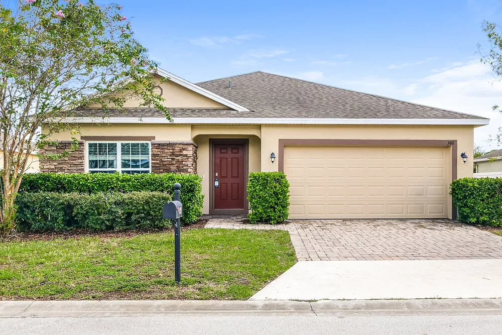 4 bed, 2.0 bath, 1972 sqft, $2,220 — Photo 1