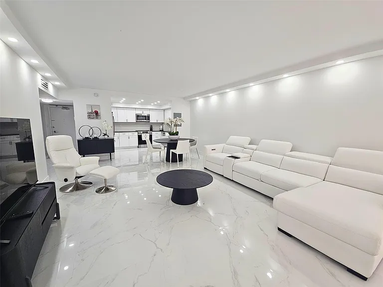 3750 Galt Ocean Dr #209 — Photo 8