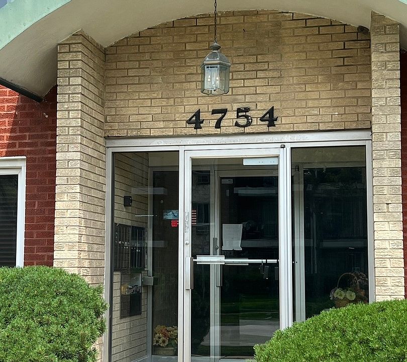 1st image of 4754 W 101st St APT 3C