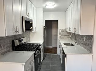 194-16 64th Ave, Fresh Meadows, NY 11365