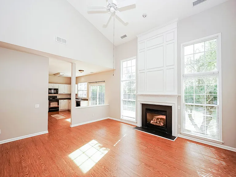 8909 Lyleton Ln — Photo 10